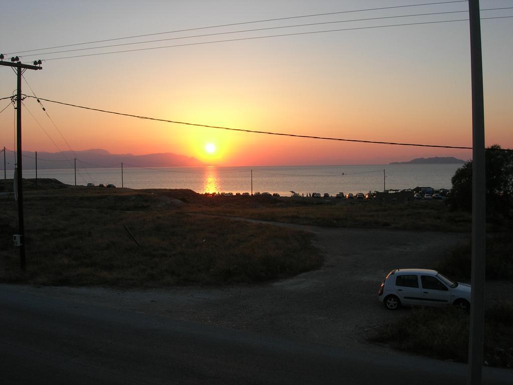 Apartment Next To The Sea In Poseidonia Posidhonía Exteriör bild